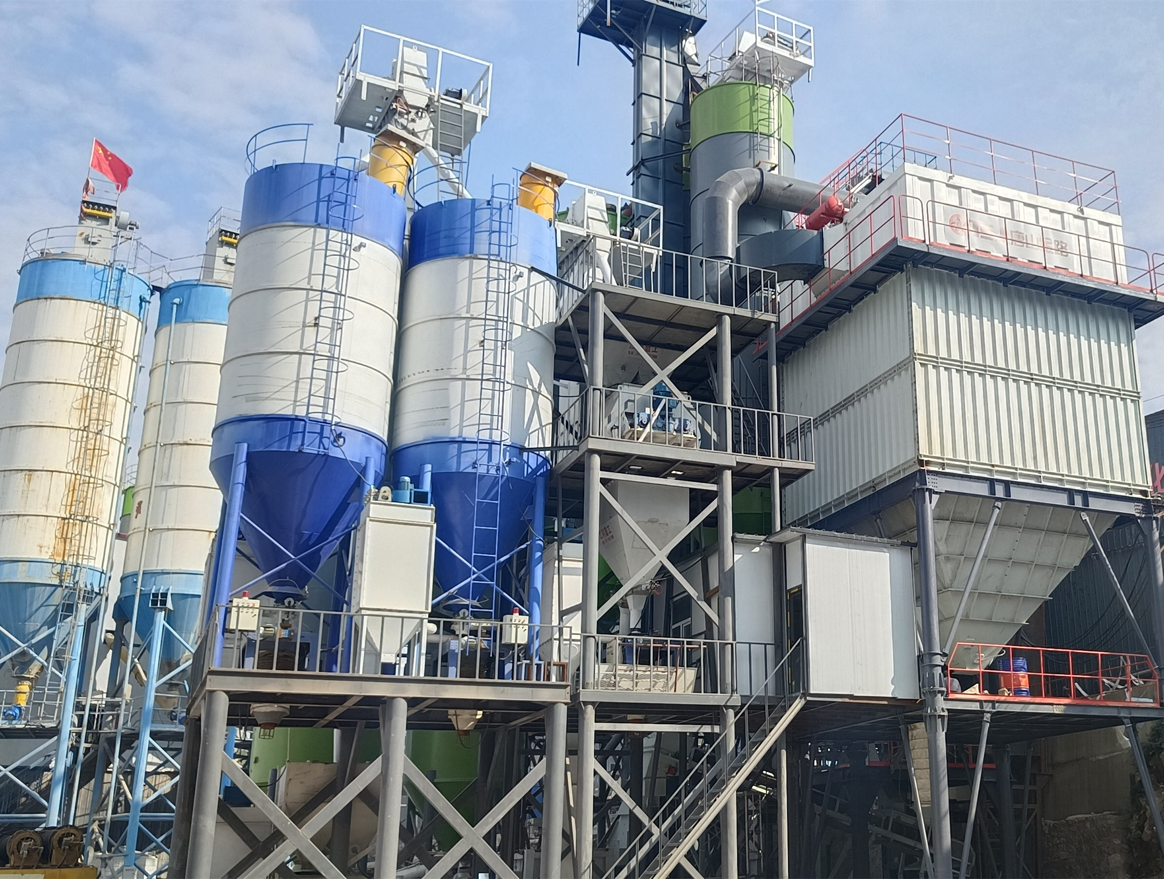 機制砂成建筑用砂主要來(lái)源，唐山金路制砂樓提供高標準機制砂生產(chǎn)設備