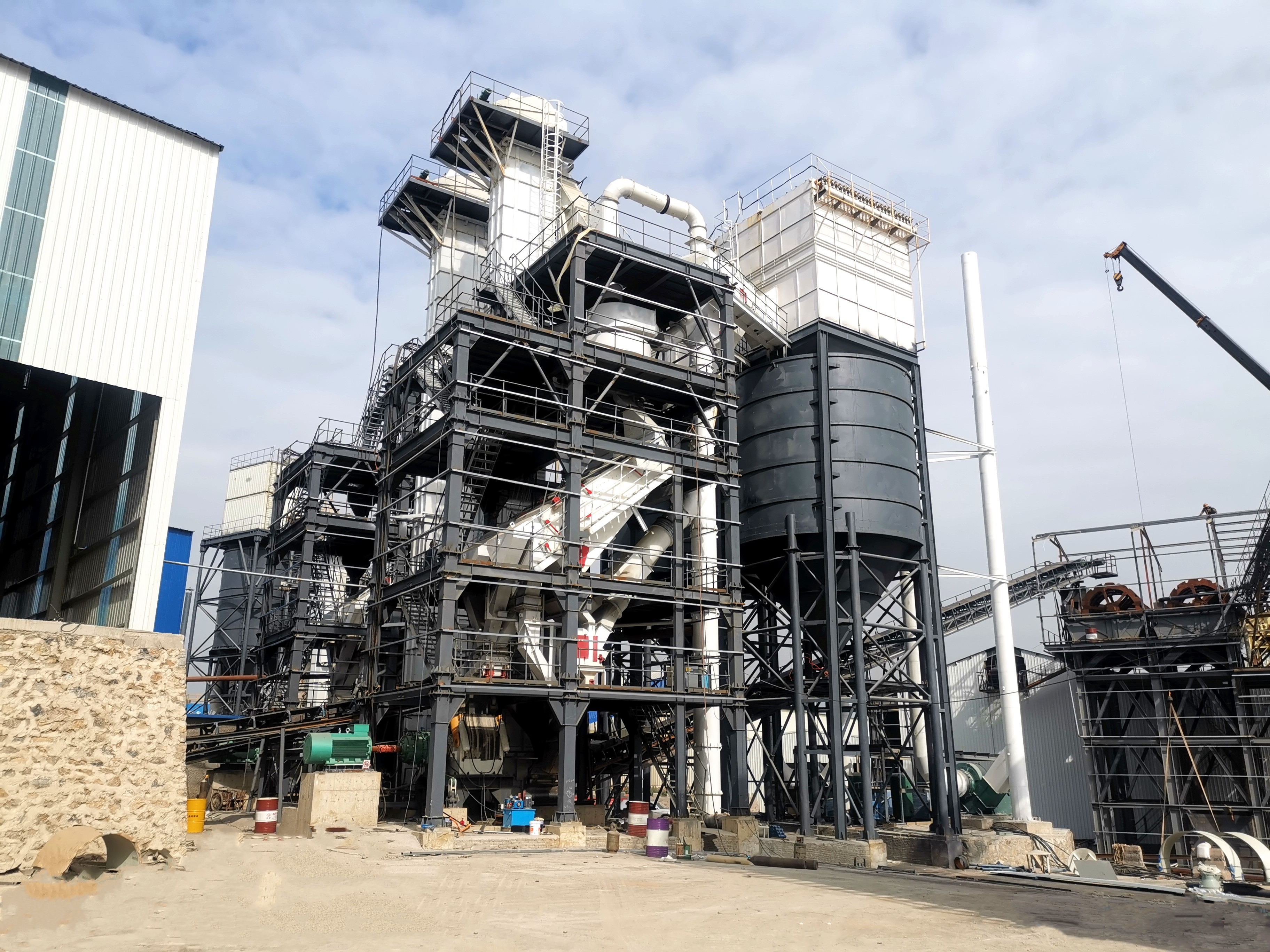 告別 “砂塵漫天”！綠色制砂樓憑這些優(yōu)勢，成為基建圈環(huán)保新標桿